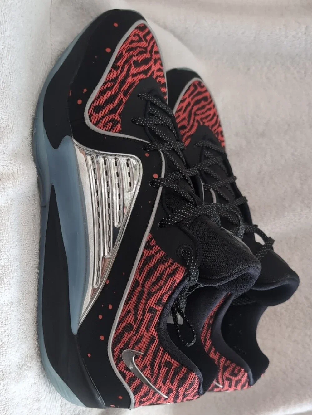 Nike Men's Black and Red KD Signature Basketball Sneakers